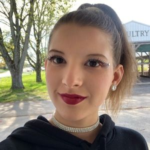 Meet your Posher, Addison